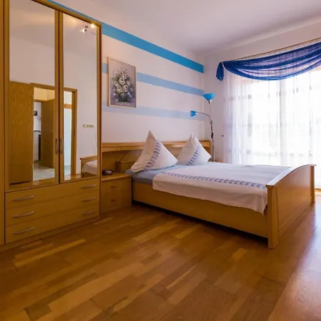 Lorina קריקווניצה